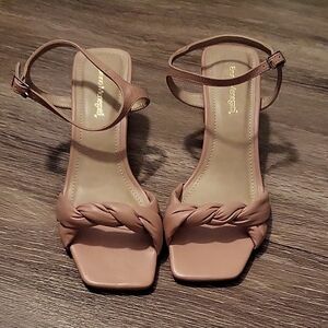 Dusty Rose Sandals with Sleek Design - J